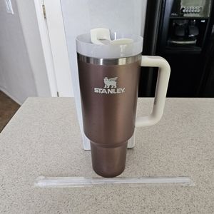 Stanley The Quncher H2.0 Flowstate Tumbler 40 OZ Rose Quartz Glow